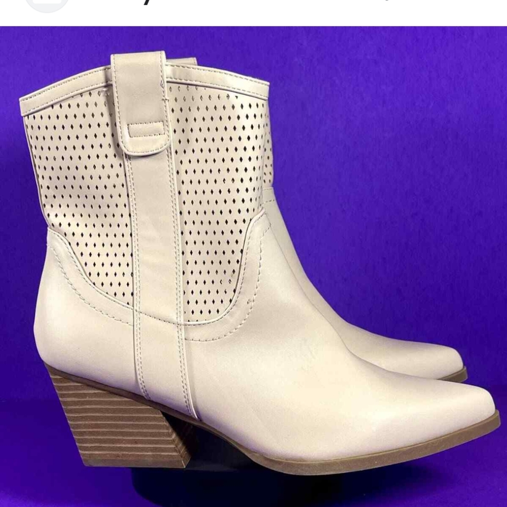 Dolce Vita Cream Perforated Western Ankle Boots Size 8 Boho Coastal